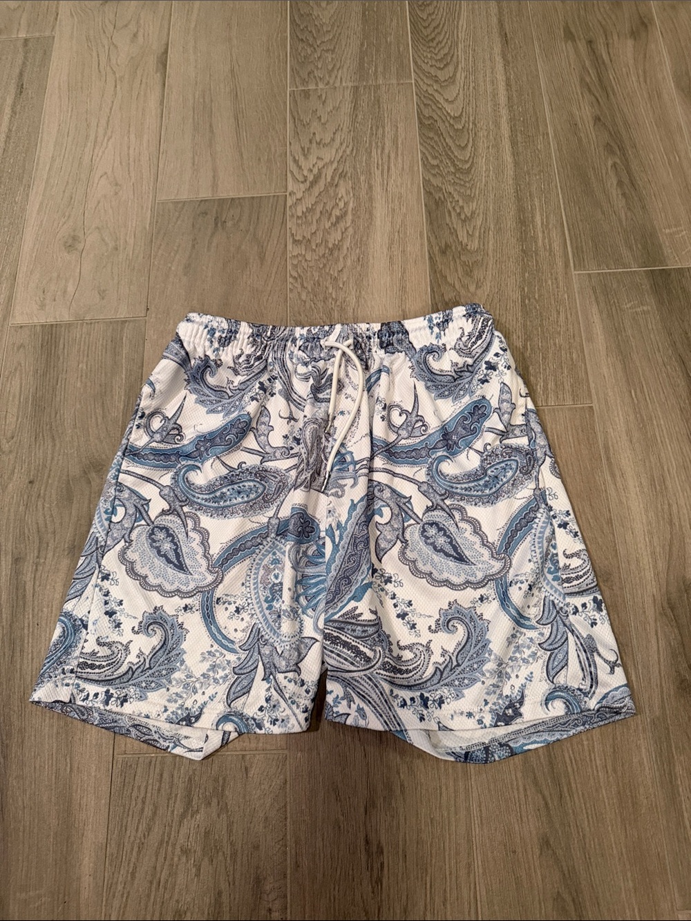 The Drip Shop Men's White & Blue Bandana Print Shorts Size S